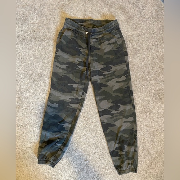 Camo Joggers - Picture 1 of 4